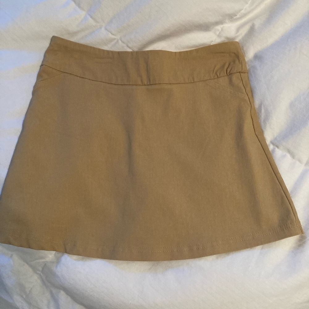 By design travel skort - tan - size small